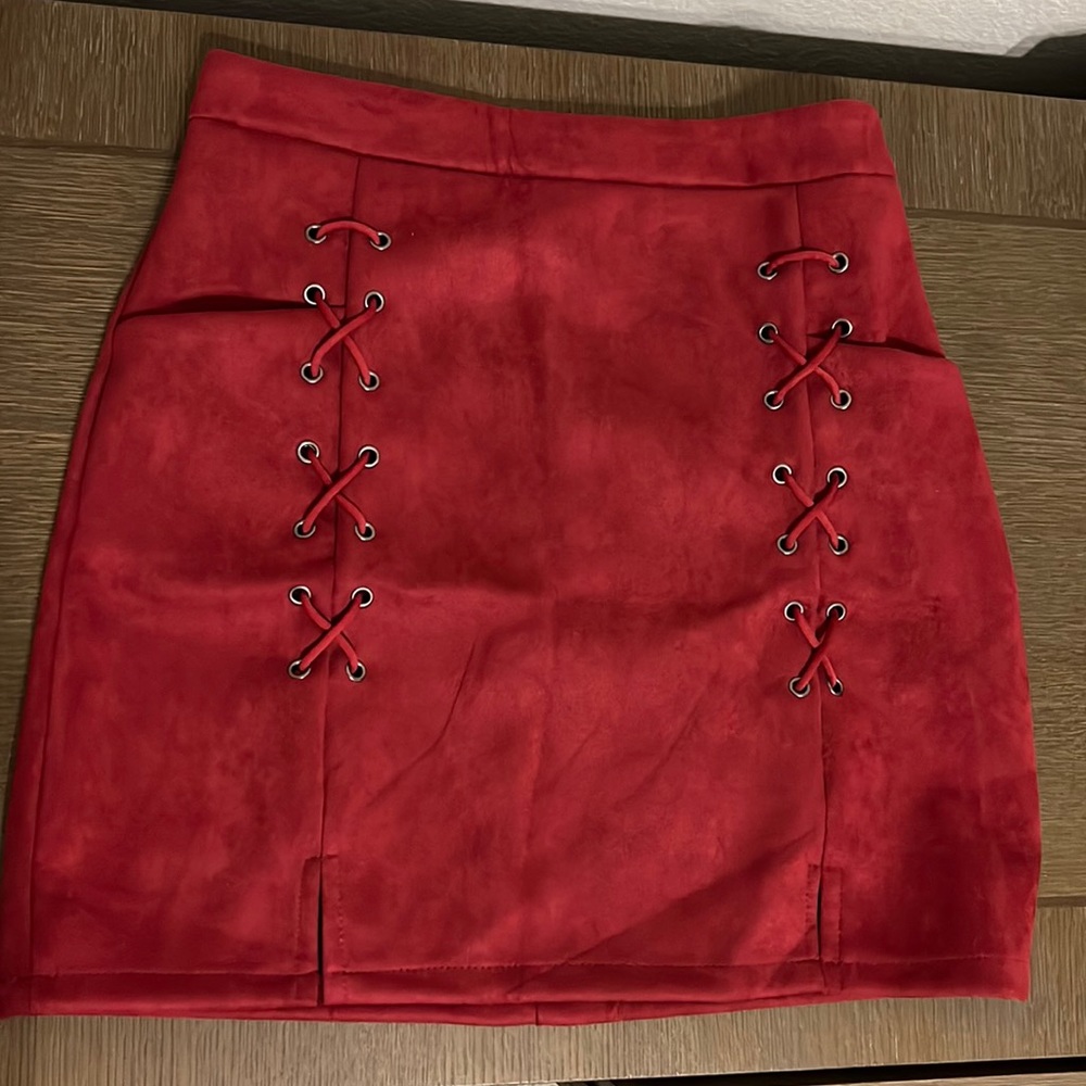 Burgundy mini skirt with pockets